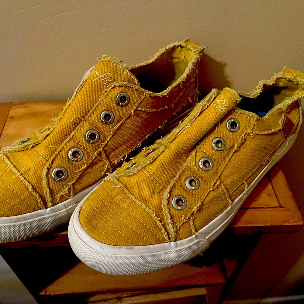 Blowfish Yellow / Mustard shoes Women’s 9